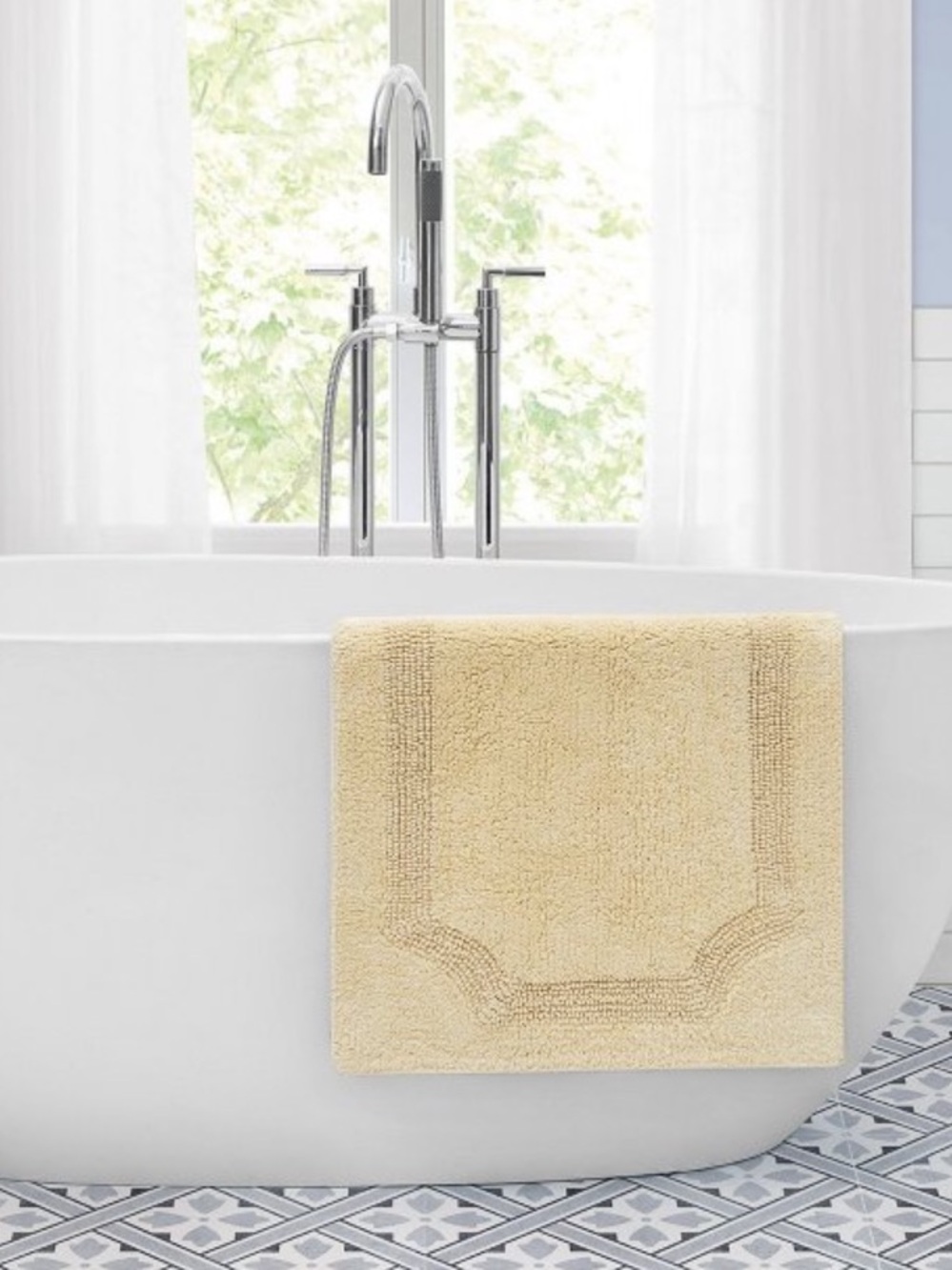 LAURA ASHLEY NWT Tablet Reversible Cotton Bath Rug -17x24 -yellow